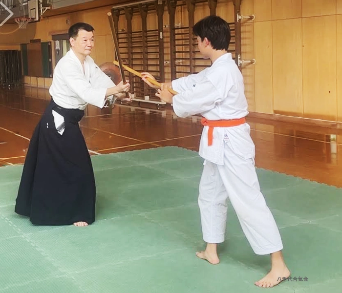 合気道 少年部の稽古で杖を使った稽古