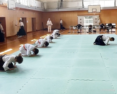 武道 合気道で礼儀作法を身に着ける。