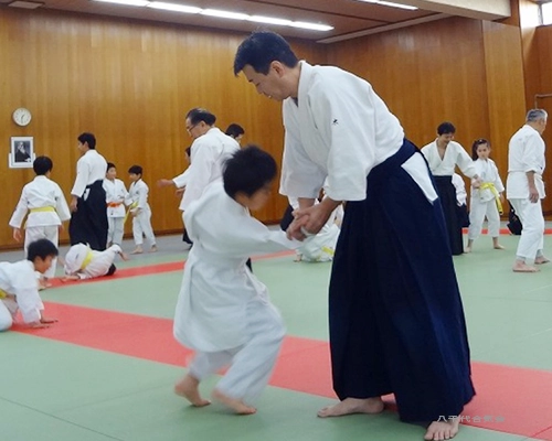 子どもの合気道の稽古、怪我をしない体をつくり。