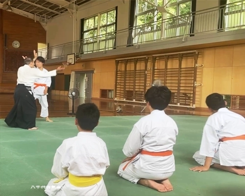 千葉県八千代市の合気道、八千代合気会。合気道の稽古をする子供たち。