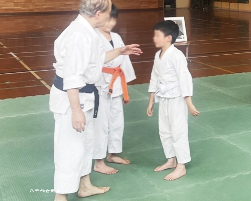 八千代合気会少年部の稽古風景。